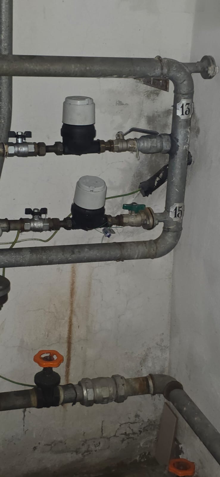 Instalación de tuberías y contadores de agua